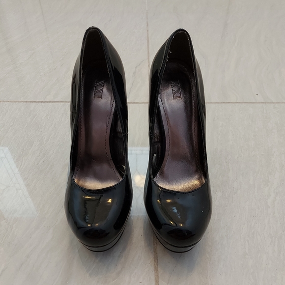 F21 Black Patent Platform Heels - Picture 2 of 7